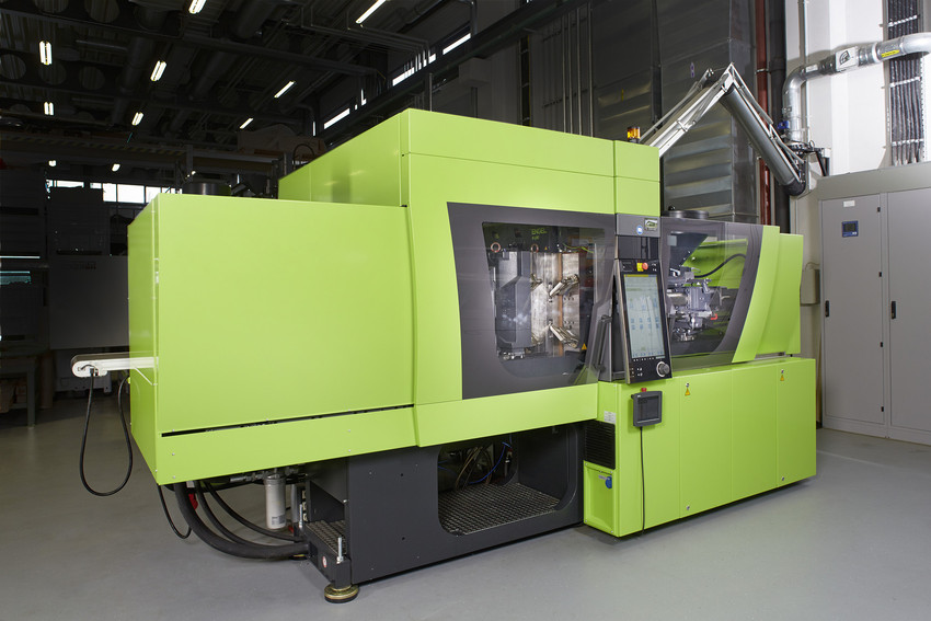 Spritzgießmaschine mit einer Schließeinheit von 1.200 kN