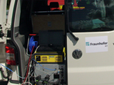 Mobile Gasanalytik des Fraunhofer ICT vor Ort bei Crashtest eines Elektroautos