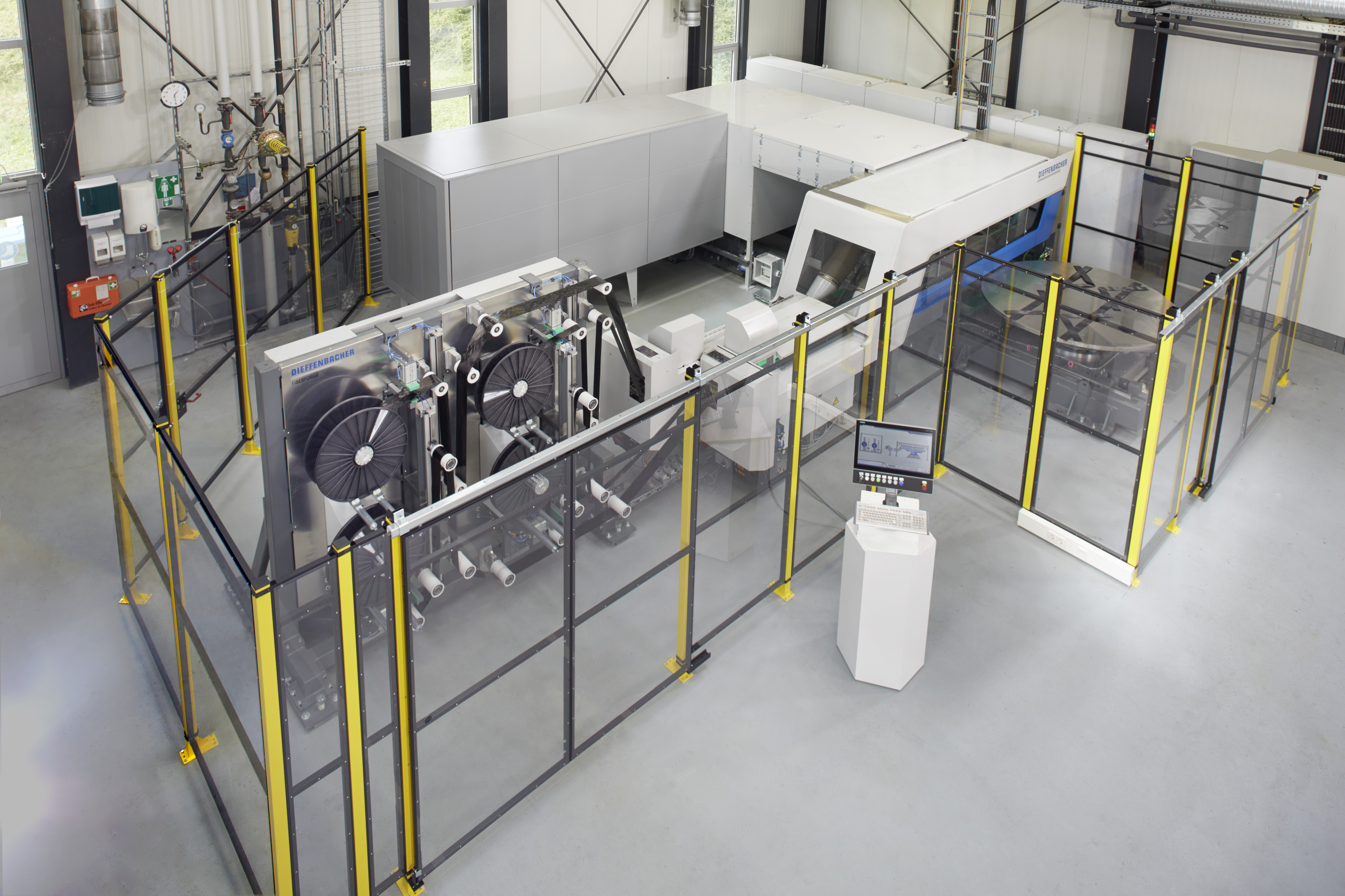 Dieffenbacher Fiberforge Dieffenbacher Fiberforge – Anlage zur voll automatisierten Verarbeitung von unidirek-tional faserverstärkten Thermoplast-Tapes (UD-Tapes)