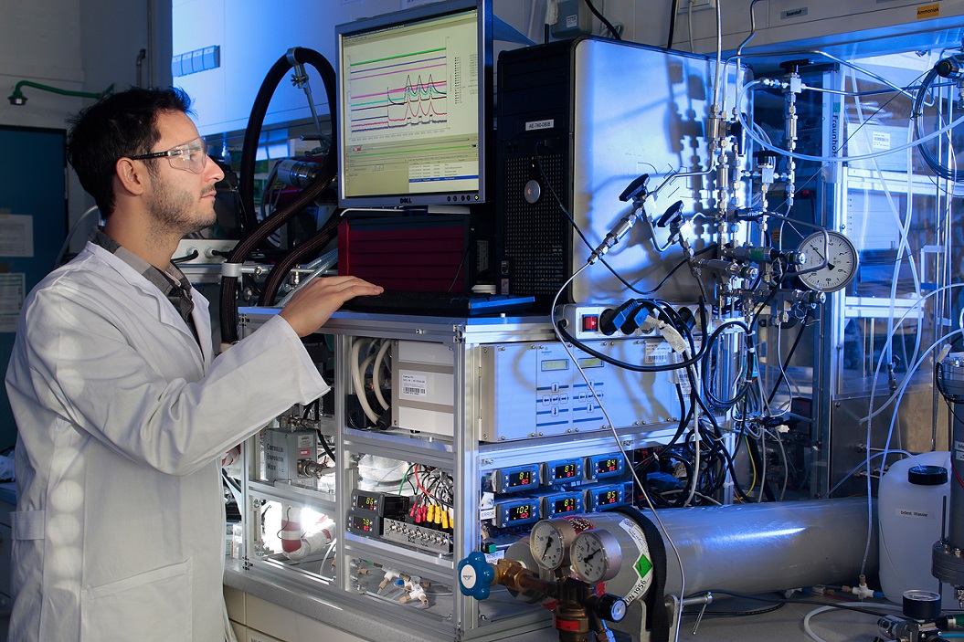 Testvorrichtung für Polymer-Elektrolyt-Membran (PEM)-Brennstoffzellen