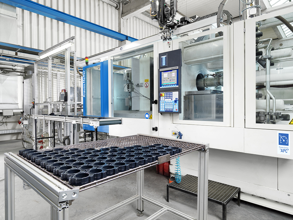 Automatisierte Fertigungszelle zur Verarbeitung duromerer Formmassen im Spritzgießverfahren