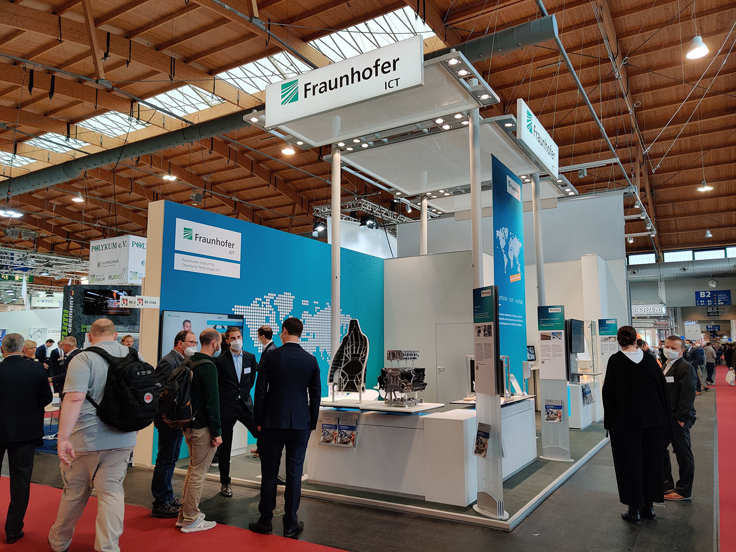 FAKUMA 2021: Erste Gehversuche unter besonderen Hygienebedingungen,  Blick auf den Messestand des Fraunhofer ICT