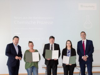 Von links nach rechts: Kuratoriumsvorsitzender Jörg Schneider, Nicola Bodner, Prof. Dr. Thomas Hirth, Dr. Ingrid Martin, Prof. Dr. Frank Henning
