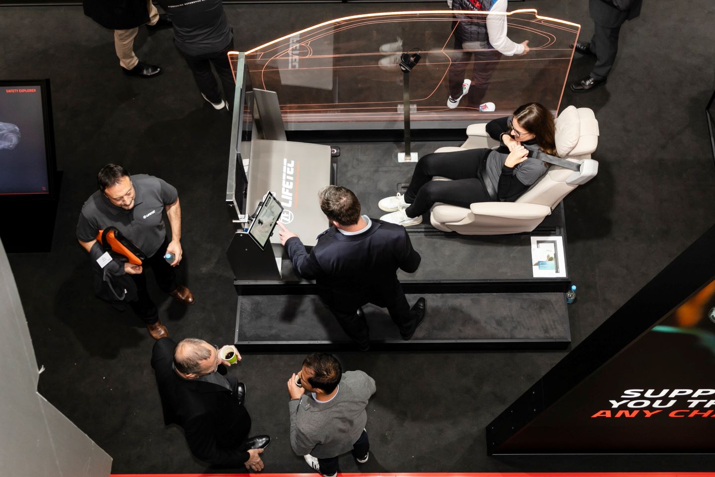 AIRBAG 2024: Messestand von ZF Lifetec