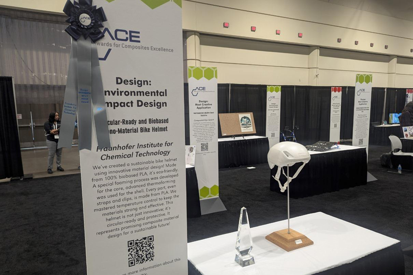Der biobasierte, kreislauffähige Fahrradhelm aus PLA wurde auf der CAMX 2025 ausgezeichnet.