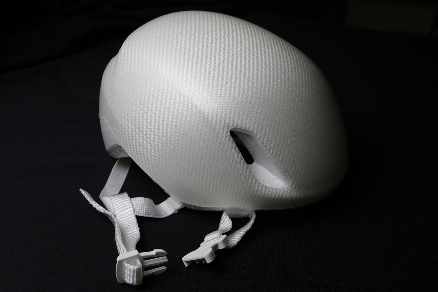 Recyclingfähiger bio-basierter Monomaterial-Fahrradhelm aus PLA.