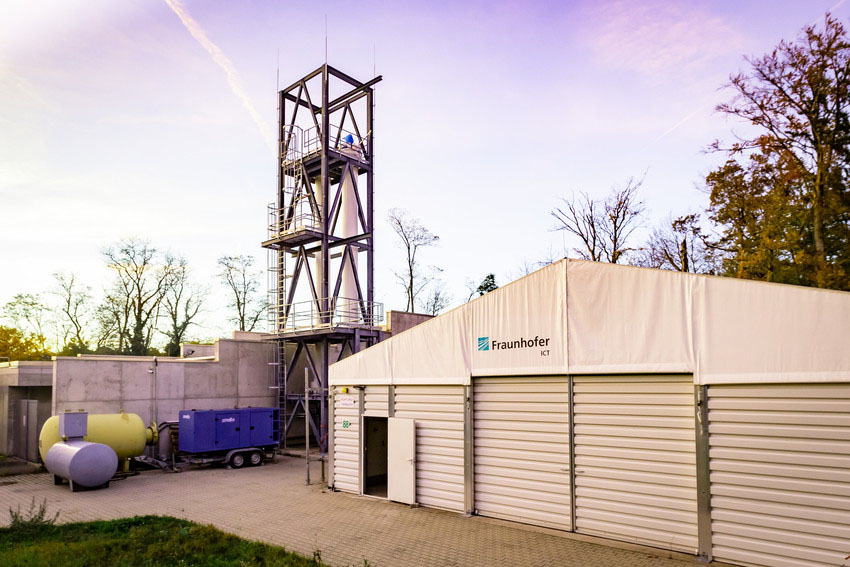 Safety center with high-pressure tower; test hall with steel frame ("high-pressure tower") to accommodate medium-pressure and high-pressure vessels