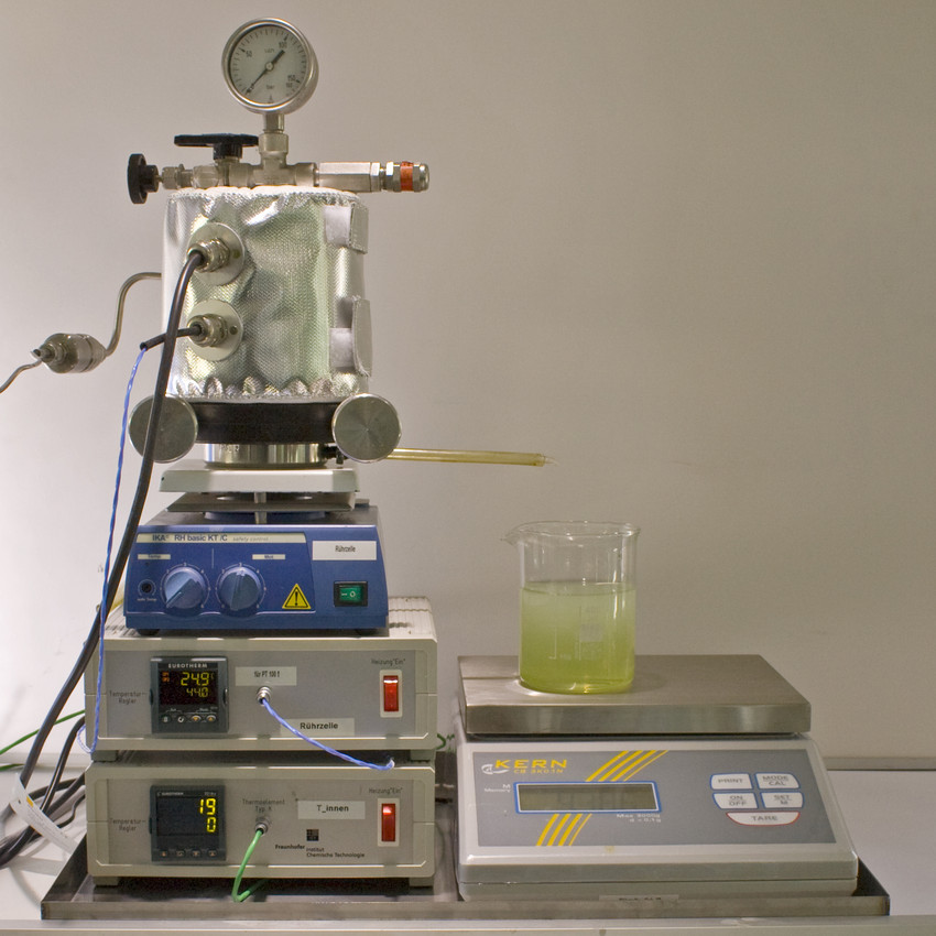 Membrane unit - stirred high-pressure cell for performing membrane screenings in the dead-end process (cake filtration)